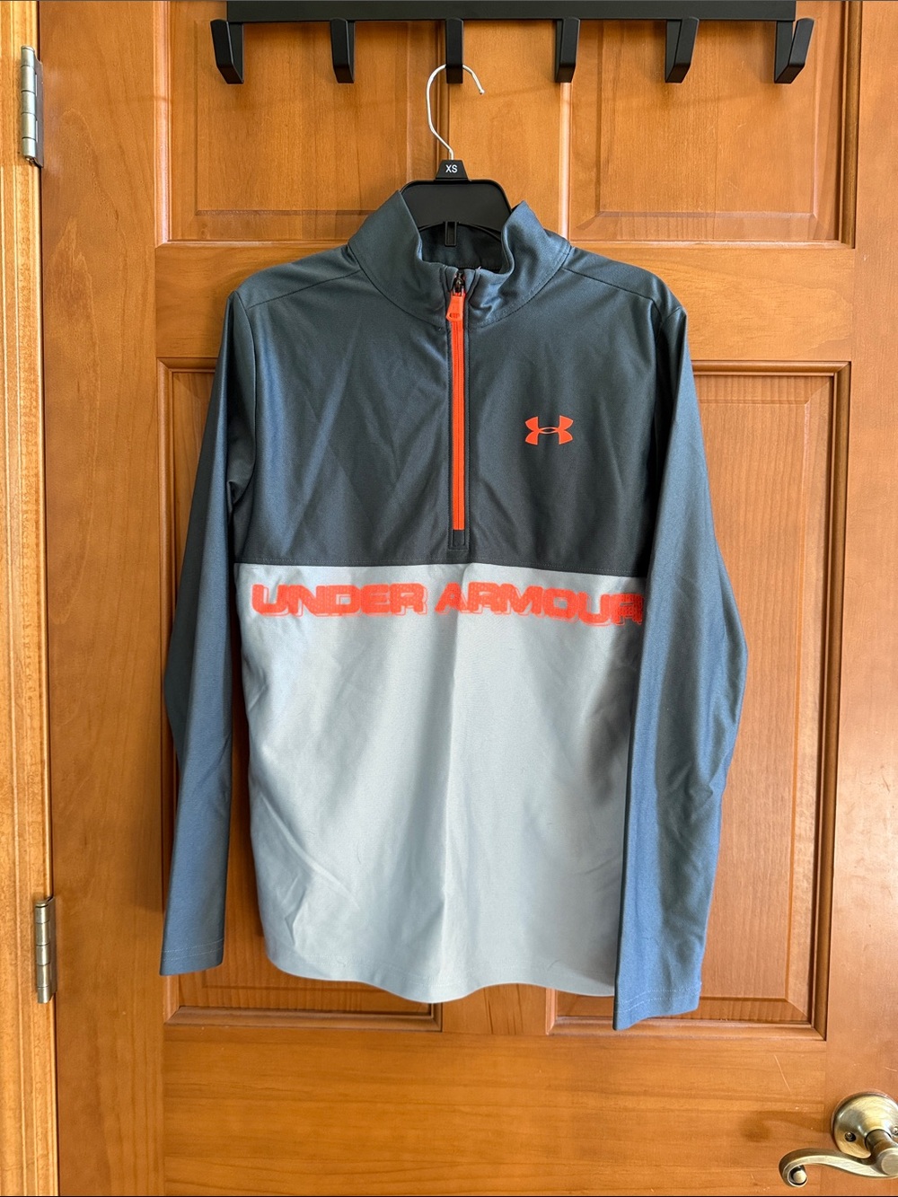 Under Armour Youth XL Dark Gray & Light Gray Half-Zip Pullover with Orange Accen